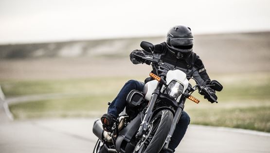 Το FXDR 114 είναι το νέο power cruiser της Harley-Davidson