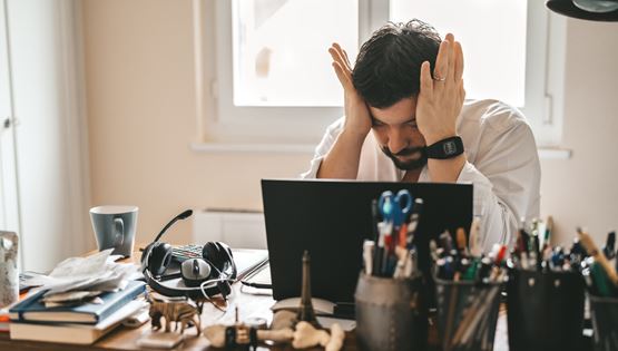 12 σημάδια ότι φλερτάρεις με το σύνδρομο burnout