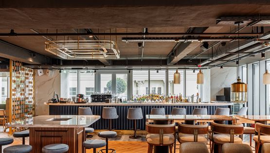 "Nice n Easy Piraeus Tower": Μια νέα εποχή γαστρονομίας και διασκέδασης στον Πειραιά