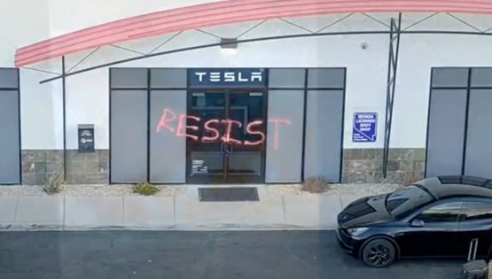 Σοκάρουν αποτελέσματα έρευνας: δικαιολογημένοι οι βανδαλισμοί κατά Tesla-τι είναι η κουλτούρα δολοφονιών