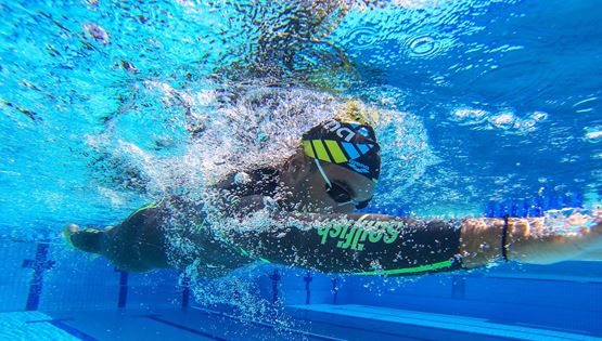 Ο Έλληνας Aquaman δεν σταματά να κολυμπά ποτέ