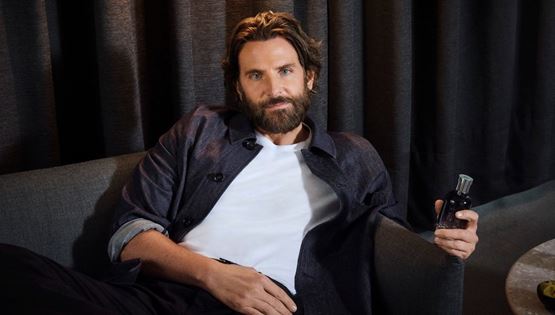 Αυτό είναι το άρωμα που (ξε)πουλά ανά 4 δευτερόλεπτα - Το διαφημίζουν Bradley Cooper και Vinícius