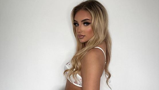 Victoria Thomas-Bowen, το μοντέλο του OnlyFans που έριξε μιλκσέικ στον Nigel Farage