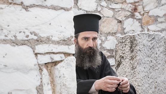 Πρώτη ματιά στο Man of God με Άρη Σερβετάλη και Mickey Rourke