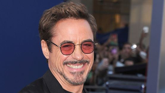 Η μόδα στα γυαλιά του φετινού χειμώνα παντρεύει το μέταλλο με το χρώμα