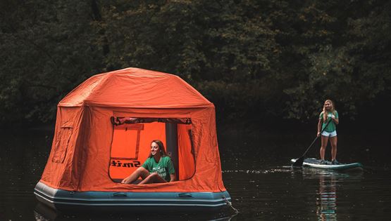 Η πλωτή σκηνή πάει το camping στο επόμενο επίπεδο