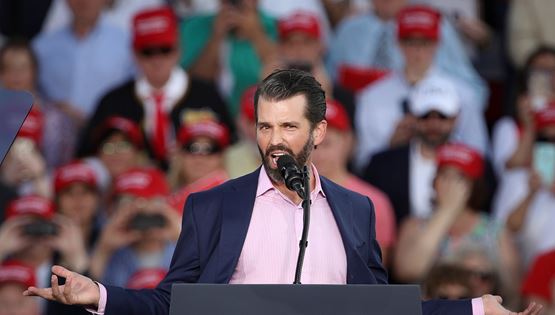 O Donald Trump Jr καλεί τον πατέρα του να εξαπολύσει "ολοκληρωτικό πόλεμο"