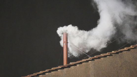Κονκλάβιο: Πώς φτιάχνεται ο μαύρος και ο άσπρος καπνός