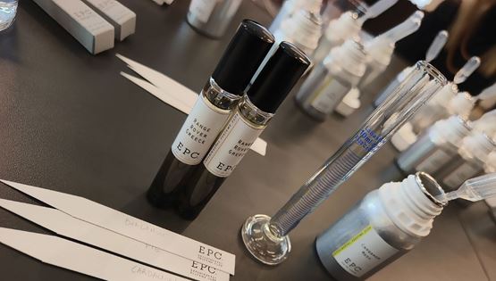 Δημιουργήσαμε τα δικά μας αρώματα στο ειδικό Perfume Blending Masterclass της EPC και της Range Rover