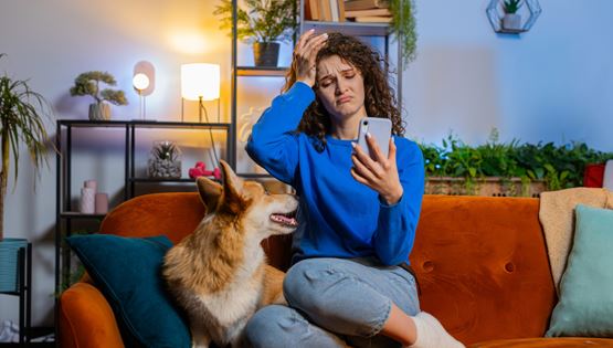 Ελληνίδα επιστήμονας ανακάλυψε ότι το άγχος μας από τη δουλειά μεταφέρεται στο σκύλο μας