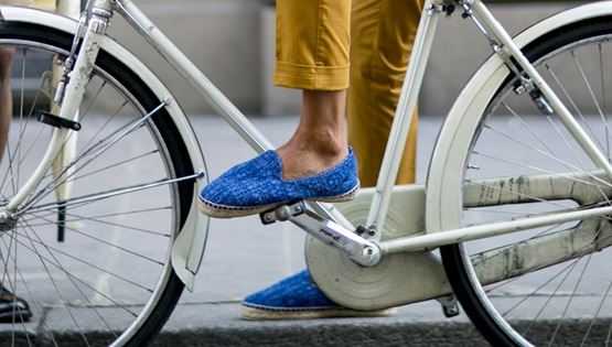 Τα αντρικά καλοκαιρινά παπούτσια πέρα από τα sneakers