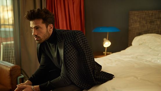 O Κωνσταντίνος Αργυρός και η τέχνη του να κάνεις όλο τον κόσμο να τραγουδά