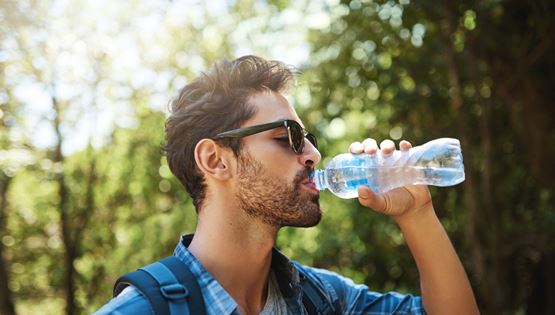 Γιατί η συνεχής κατανάλωση νερού δεν είναι καλή ιδέα