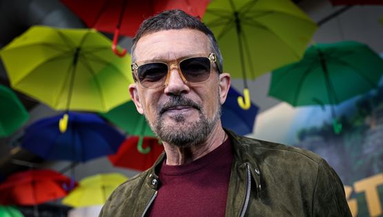 Πώς ο Antonio Banderas είναι σε φοβερή φυσική κατάσταση στα 65