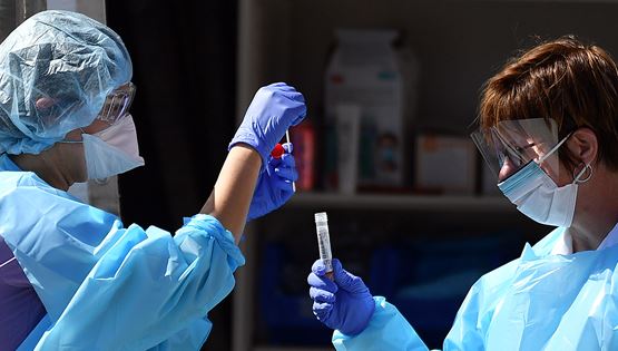 Οι επιστήμονες ρίχνουν σταδιακά φως σε ένα από τα άλυτα μυστήρια του κορονοϊού