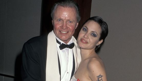 Μια ματιά στην προβληματική σχέση του Jon Voight με την Angelina Jolie