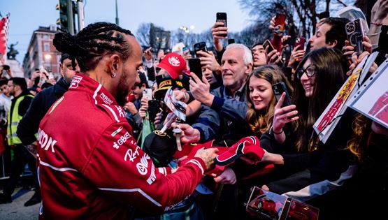 "Κάηκε" το Μιλάνο στην μεγάλη F1 γιορτή της Ferrari (εικόνες)