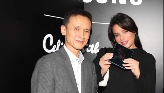 Όταν η Σίλια Κριθαριώτη συνάντησε το Samsung Galaxy Z Flip4