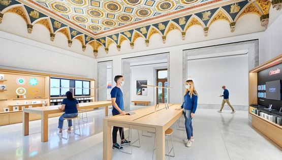 Η Apple ανοίγει το μεγαλύτερο κατάστημά της στην Ευρώπη