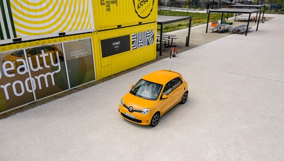Το νέο Renault TWINGO κλείνει το μάτι στις αστικές μετακινήσεις