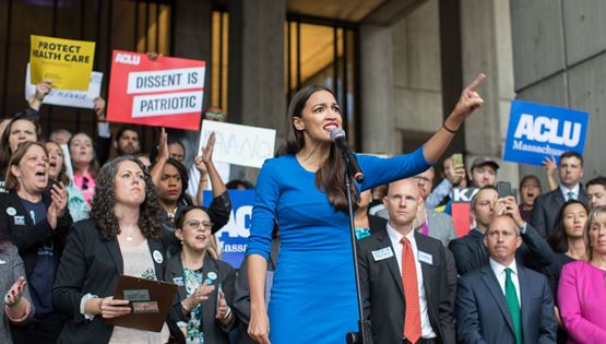Alexandria Ocasio-Cortez: Η Λατίνα από το Μπρονξ μόλις έγραψε πολιτική ιστορία