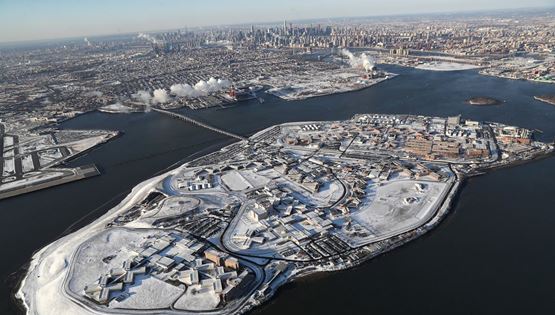 Το Rikers Island παραμένει μία κόλαση επί γης