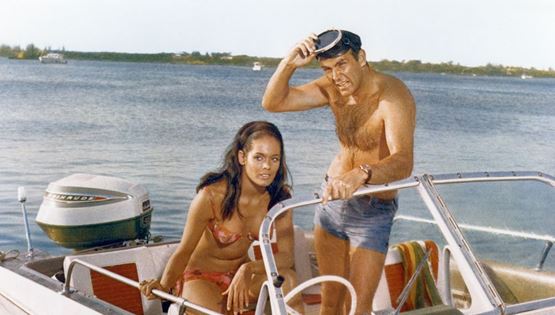 Αντρικά μαγιό για βουτιές με στυλ