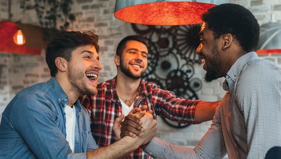 Οι εξωστρεφείς ζουν περισσότερο, λέει η επιστήμη