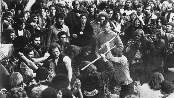 Η πιο σοκαριστική μέρα στην ιστορία της ροκ μουσικής είχε βία, θάνατο και χάος