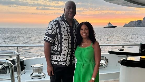 Ζηλέψαμε την πολυτελή θαλαμηγό του Magic Johnson που 'οργώνει' το Ιόνιο (βίντεο)
