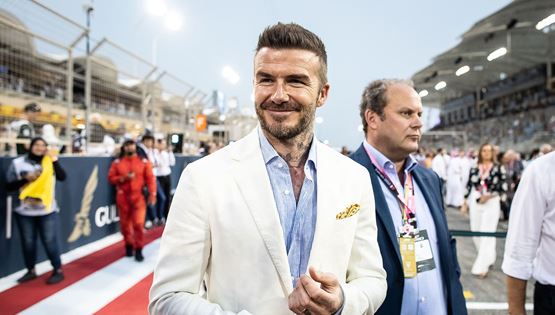 Ανοιχτόχρωμο blazer, μία φωτεινή εναλλακτική στο navy blue