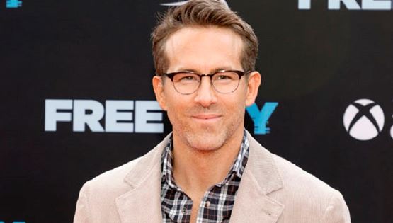 Η άνω τελεία του Ryan Reynolds στο Χόλιγουντ