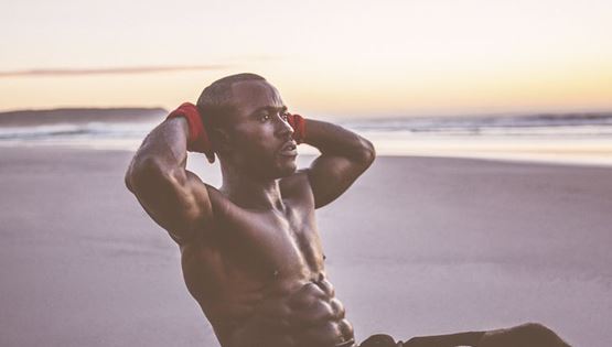 2 κινήσεις για σκληρότερους κοιλιακούς σε 15 λεπτά