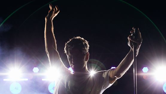 Όταν ο Σάκης Ρουβάς συγκινήθηκε στο κατάμεστο Κατράκειο