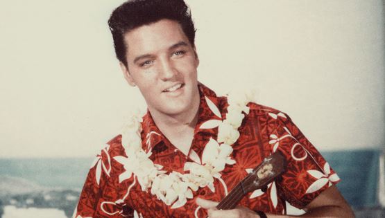 Φορώντας κοντομάνικο πουκάμισο με στυλ