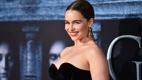 Η αυτοκρατορική γοητεία της Emilia Clarke
