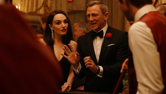 Ο Daniel Craig είναι ένας άλλος James Bond στο Saturday Night Live