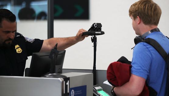 H Amazon απαγόρευσε το face recognition στην αμερικανική αστυνομία