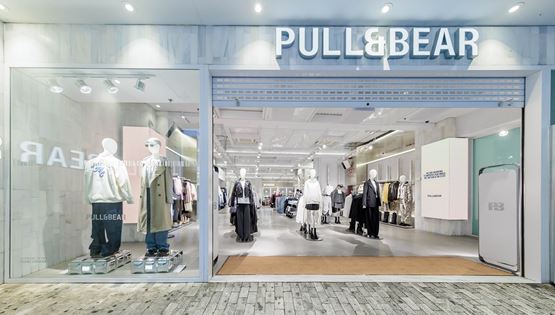Η Pull&amp;Bear επαναλειτουργεί το flagship κατάστημά της στην Αθήνα