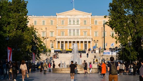 Γιατί η πλατεία Συντάγματος θα γίνει γήπεδο ποδοσφαίρου