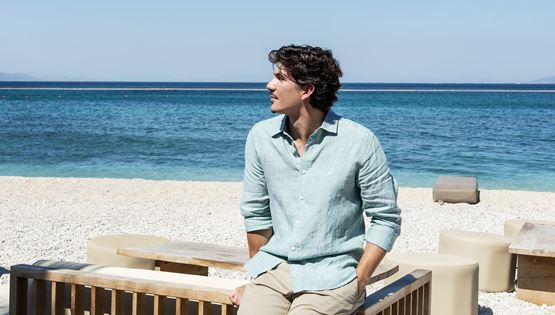 Ο Παύλος Γαλακτερός φτιάχνει τη βαλίτσα των διακοπών σου