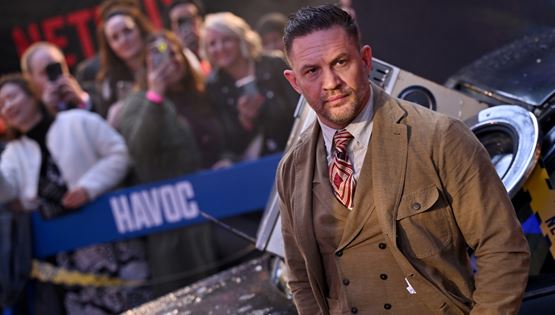 Γιατί κανείς δεν μοιάζει περισσότερο με James Bond από τον Tom Hardy