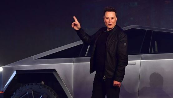 Η Tesla ζητά 50.000 δολάρια για τη μεταπώληση του Cybertruck
