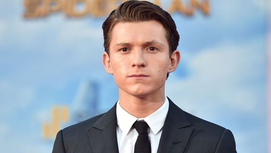 Πώς θα σου φαινόταν ο Tom Holland σαν νεαρότερος James Bond;