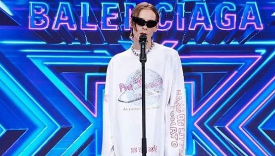 Τι γυρεύει η Λαμία σε ένα φούτερ του οίκου Balenciaga;