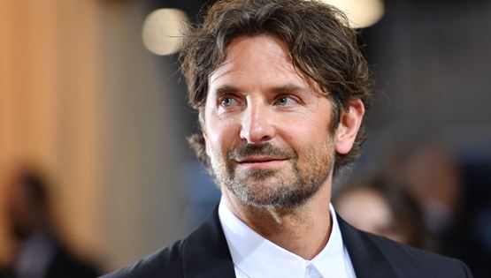 Ούτε η Gigi Hadid γλίτωσε από τη μάνα του Bradley Cooper