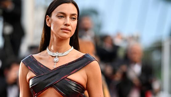 Τα see-through γενέθλια της Irina Shayk στα χιόνια