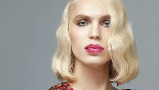 #HairHasNoGender: Η Καίτη Γραμμά μοιράζεται τη δική της ιστορία πίσω από τα λαμπερά, ξανθά μαλλιά της