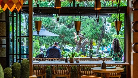 Κάτι τρέχει στην πλατεία Βραζιλίας