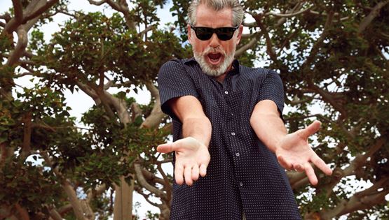 Ο αλεξίσφαιρος κύριος Pierce Brosnan